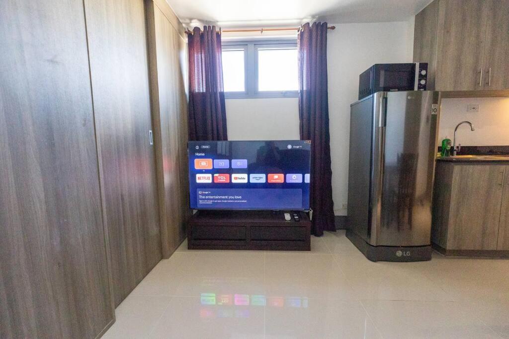 Bohemian 1-BR Condo in Mandaluyong view 3