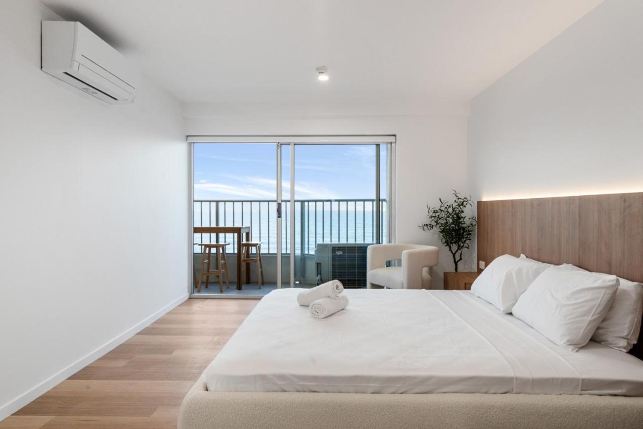 The Coastal - Fully Renovated Beachfront 3 Bedroom unit with Parking & Pool