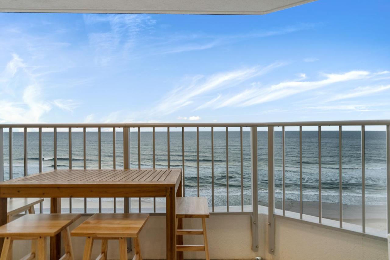 The Coastal - Fully Renovated Beachfront 3 Bedroom unit with Parking & Pool