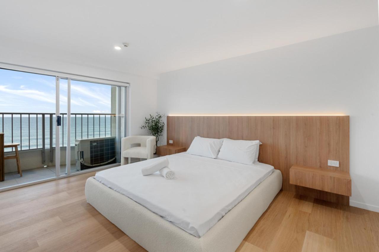 The Coastal - Fully Renovated Beachfront 3 Bedroom unit with Parking & Pool