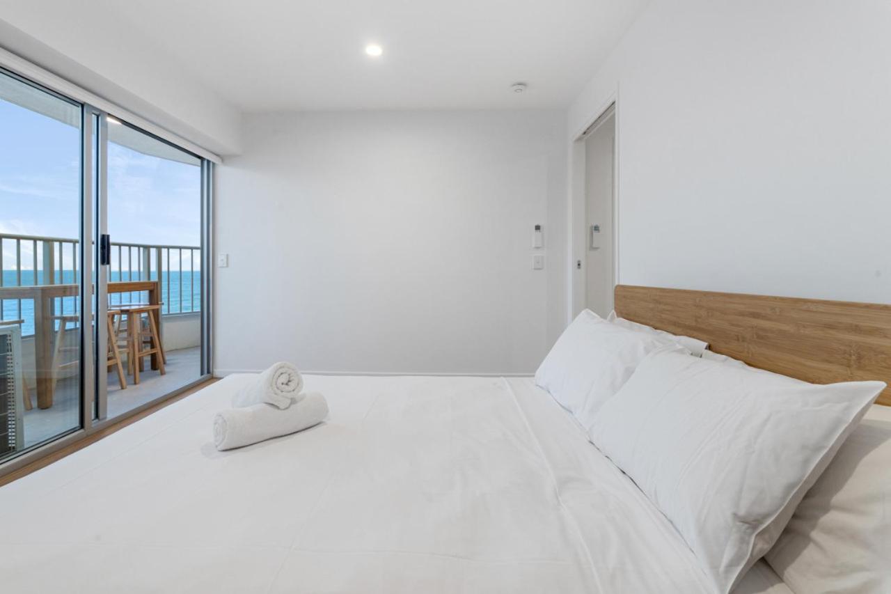 The Coastal - Fully Renovated Beachfront 3 Bedroom unit with Parking & Pool