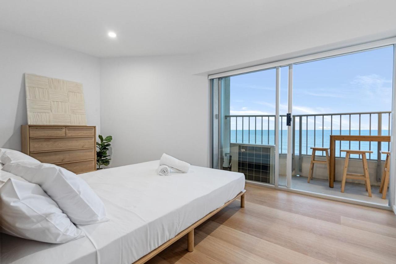 The Coastal - Fully Renovated Beachfront 3 Bedroom unit with Parking & Pool