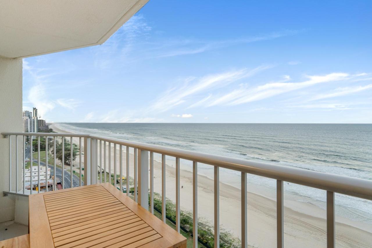 The Coastal - Fully Renovated Beachfront 3 Bedroom unit with Parking & Pool