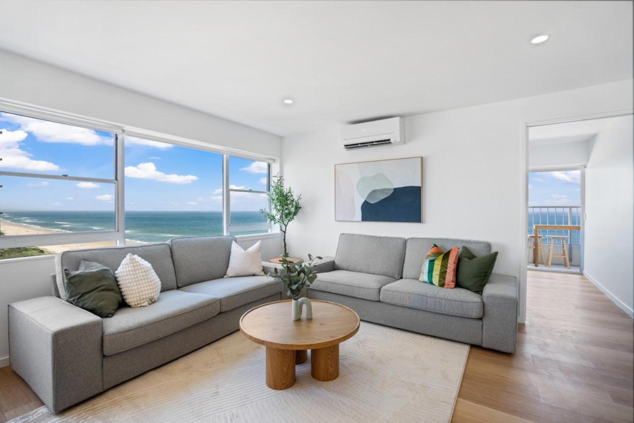 The Coastal - Fully Renovated Beachfront 3 Bedroom unit with Parking & Pool