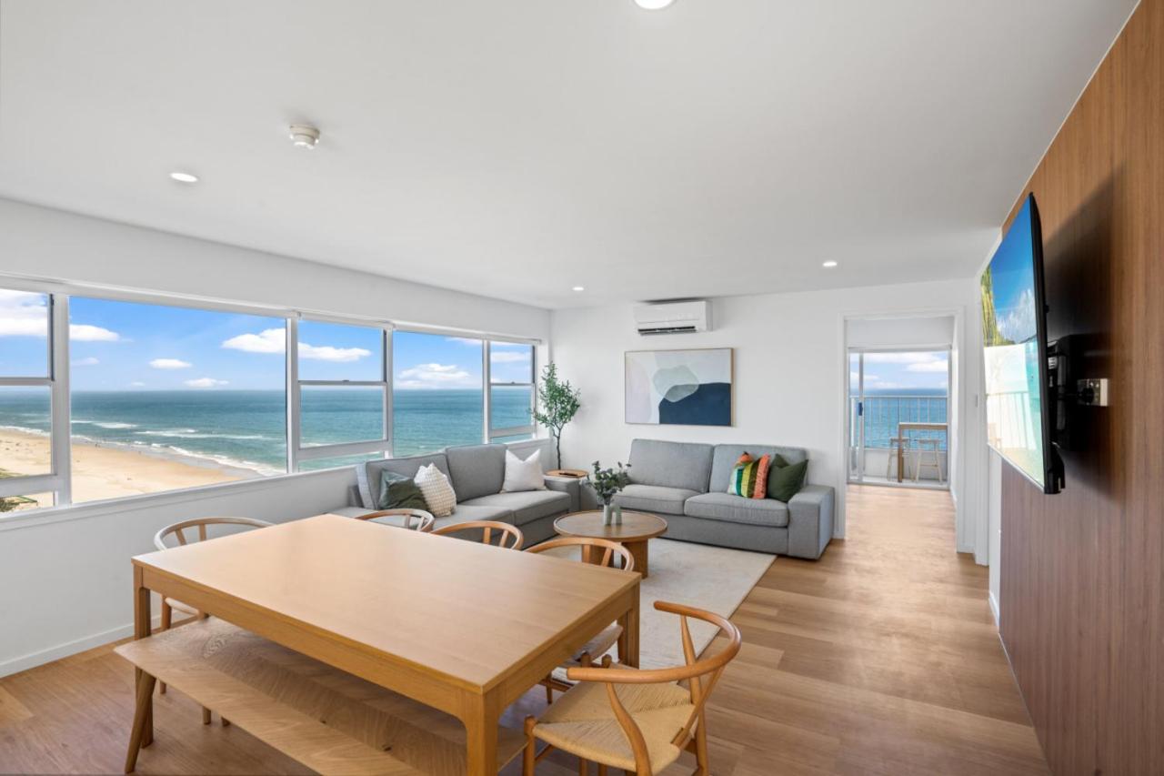 The Coastal - Fully Renovated Beachfront 3 Bedroom unit with Parking & Pool