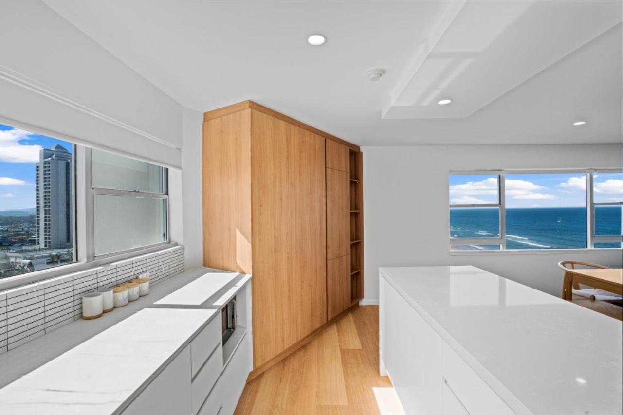 The Coastal - Fully Renovated Beachfront 3 Bedroom unit with Parking & Pool
