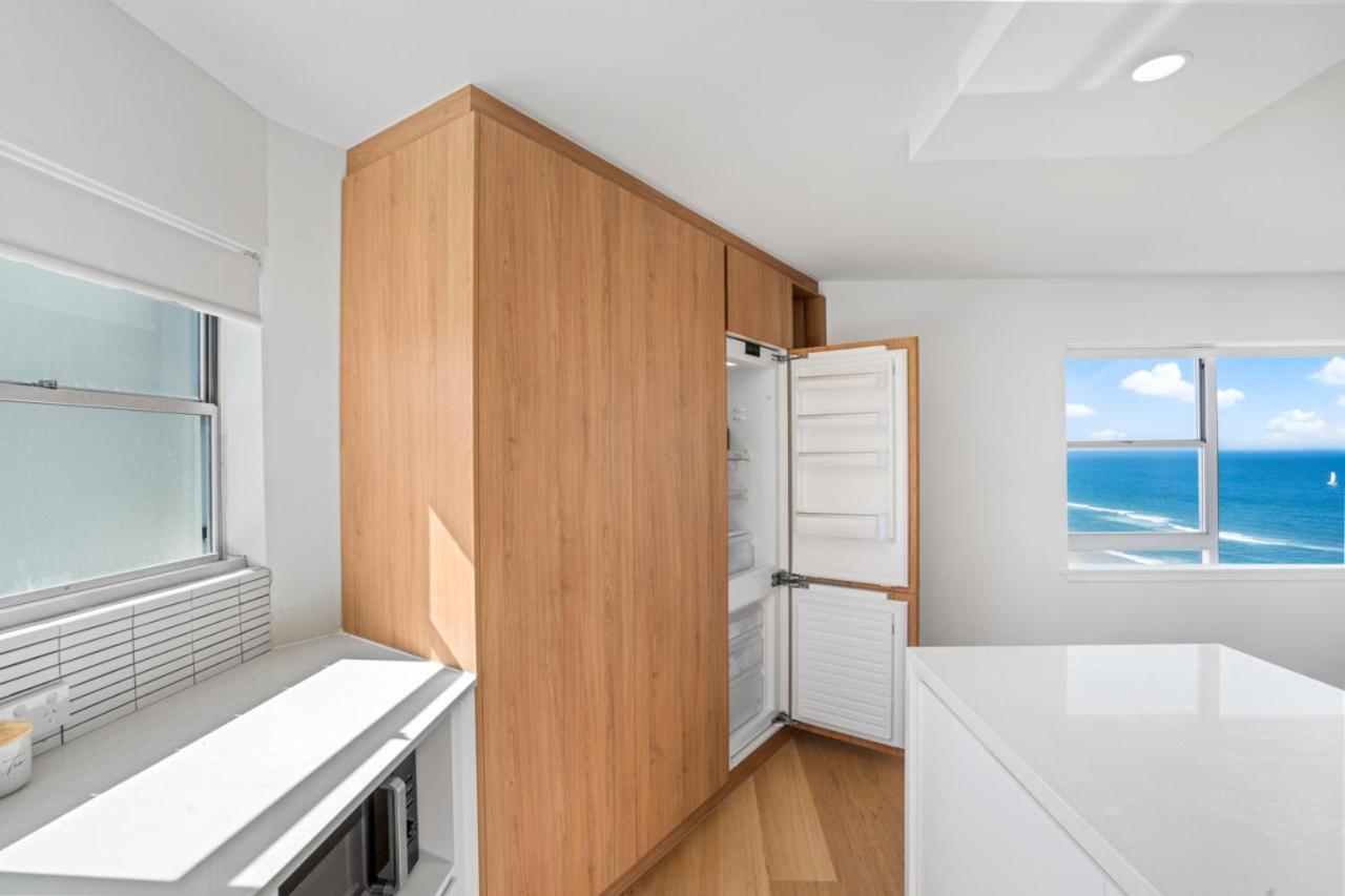 The Coastal - Fully Renovated Beachfront 3 Bedroom unit with Parking & Pool
