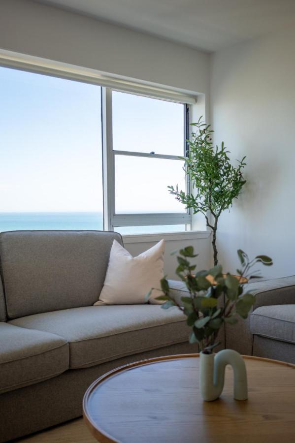 The Coastal - Fully Renovated Beachfront 3 Bedroom unit with Parking & Pool