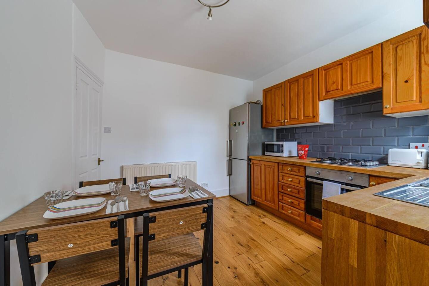 Modern Simplicity 10mins from Westfield, Stratford - Pass the Keys