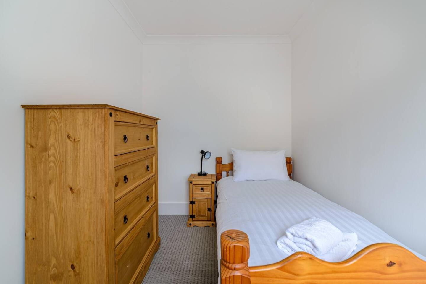Modern Simplicity 10mins from Westfield, Stratford - Pass the Keys