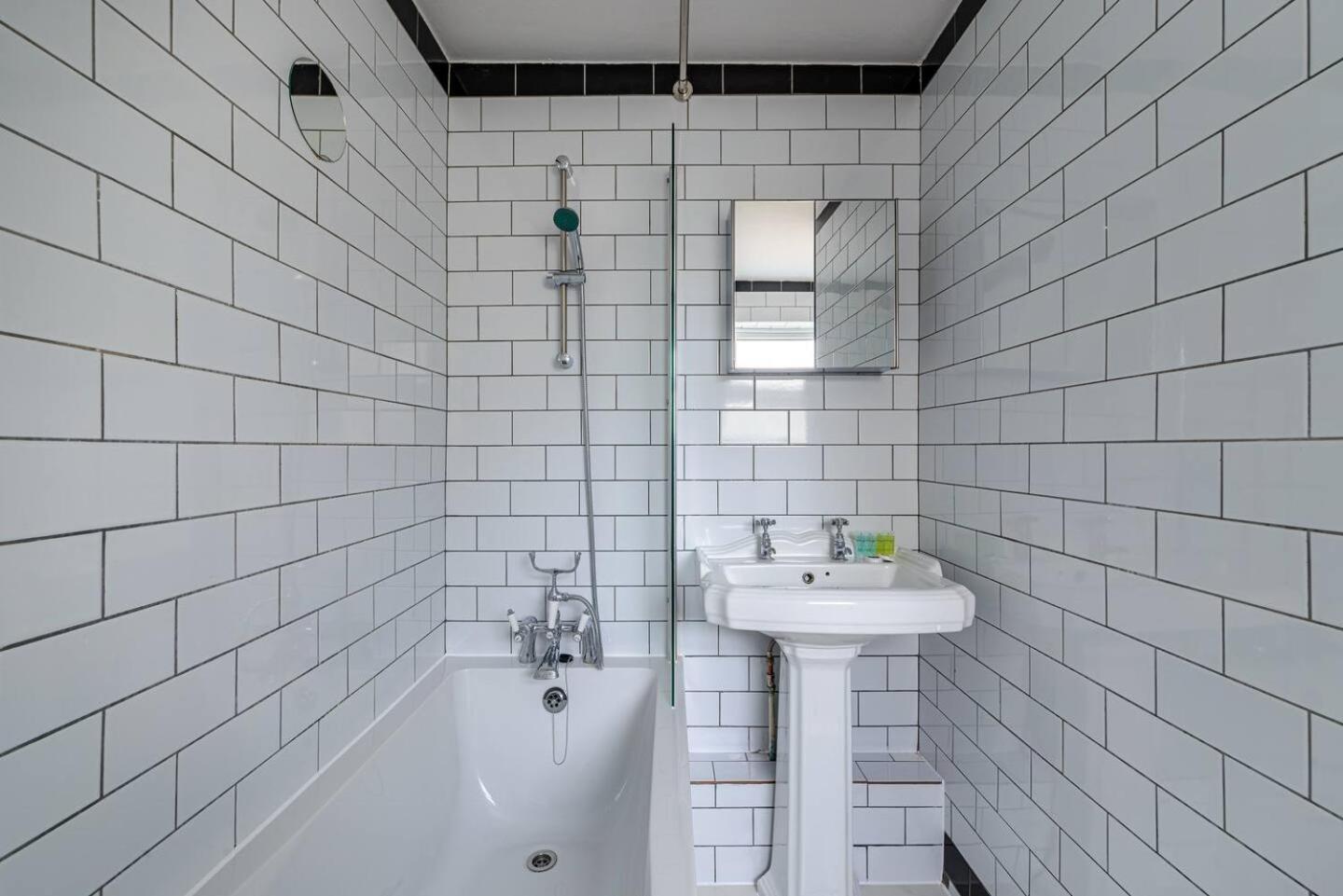 Modern Simplicity 10mins from Westfield, Stratford - Pass the Keys
