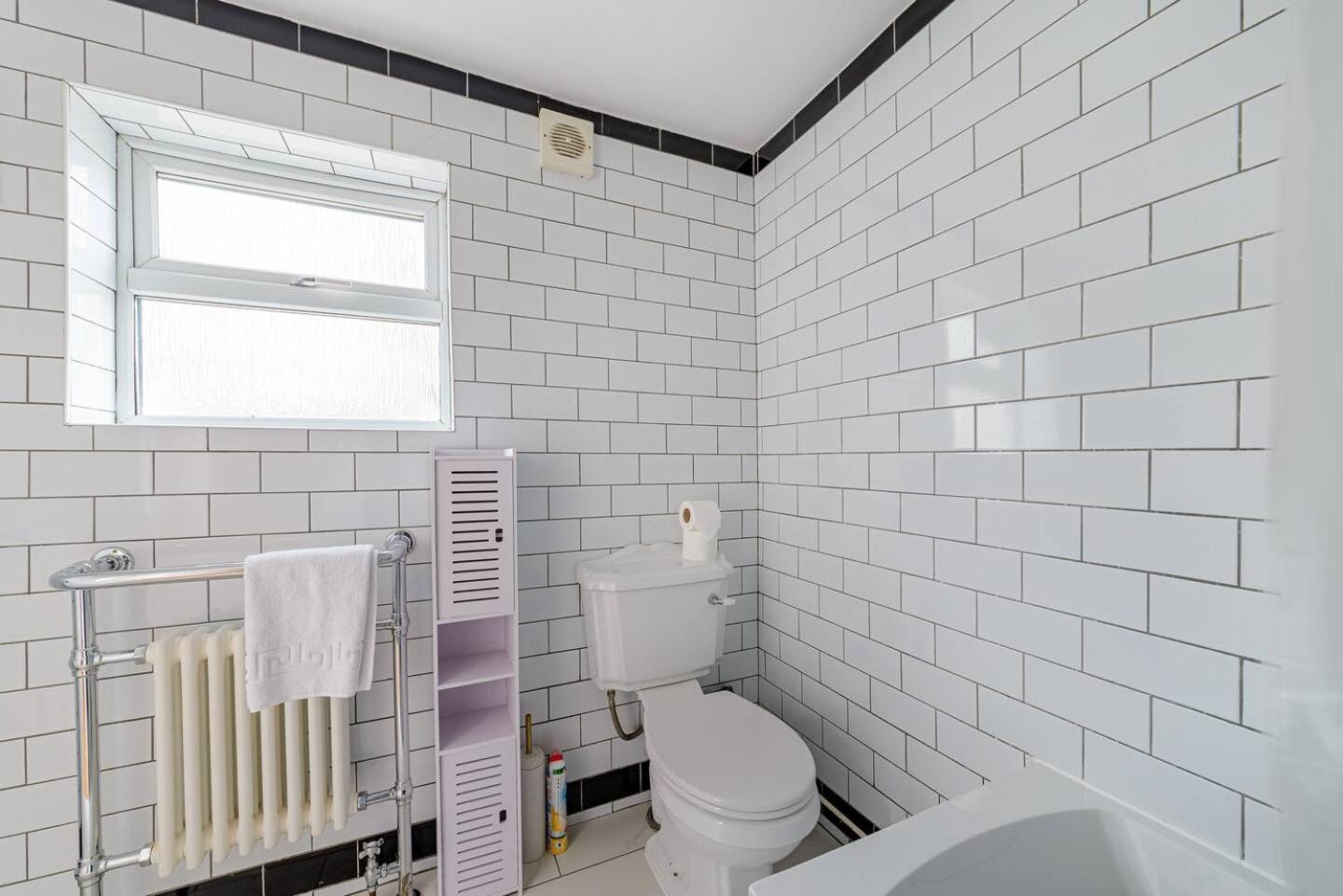 Modern Simplicity 10mins from Westfield, Stratford - Pass the Keys