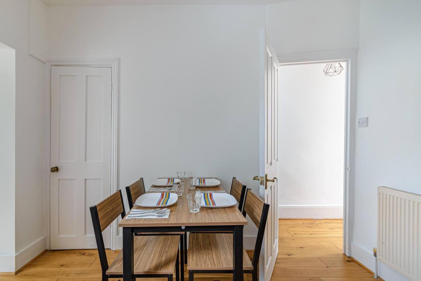 Modern Simplicity 10mins from Westfield, Stratford - Pass the Keys