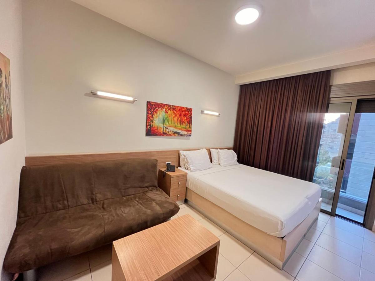 Mabelle s Room with Gym and Bar view 4