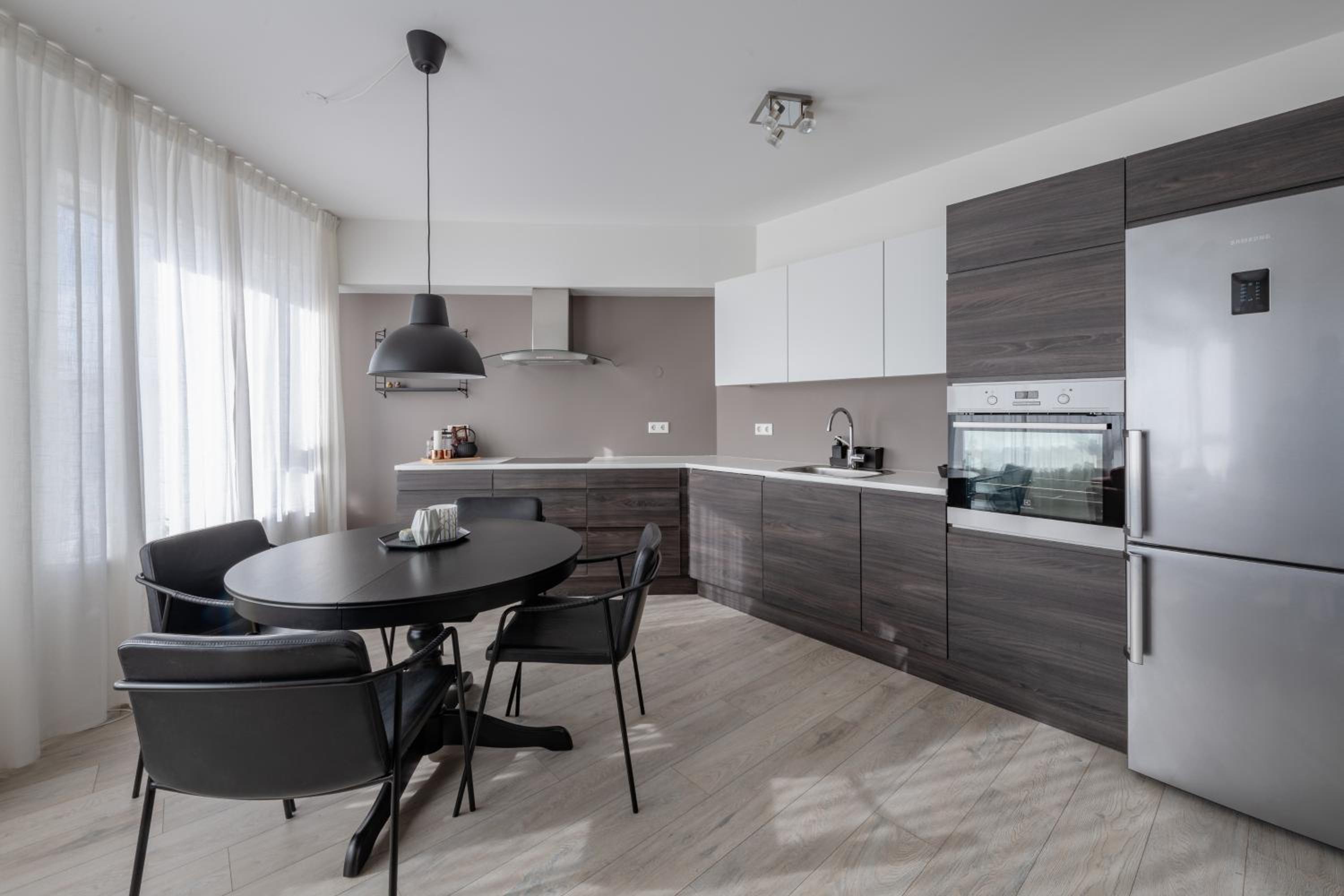 Lovely modern 1-bedroom apartment, free parking view 4