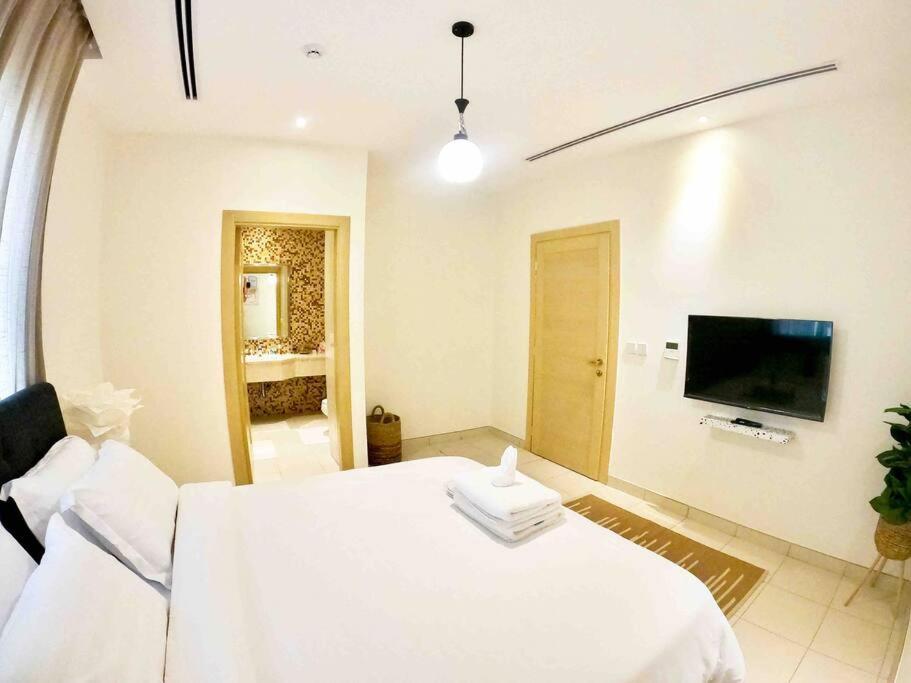 Elegant 4 Beds W/Partial SeaView view 4