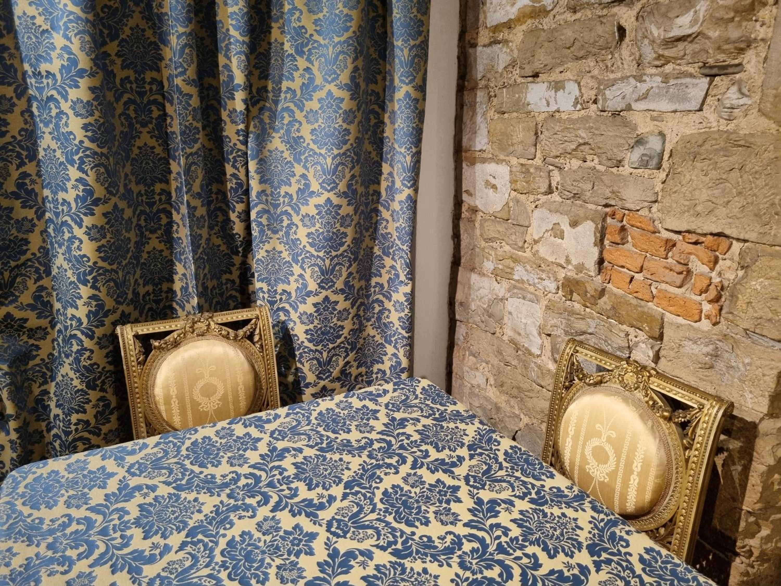 LA SEDE DELL'ARTE Monolocale Studio e Camere in Torre Medievale vicino a Duomo e Piazza Signoria