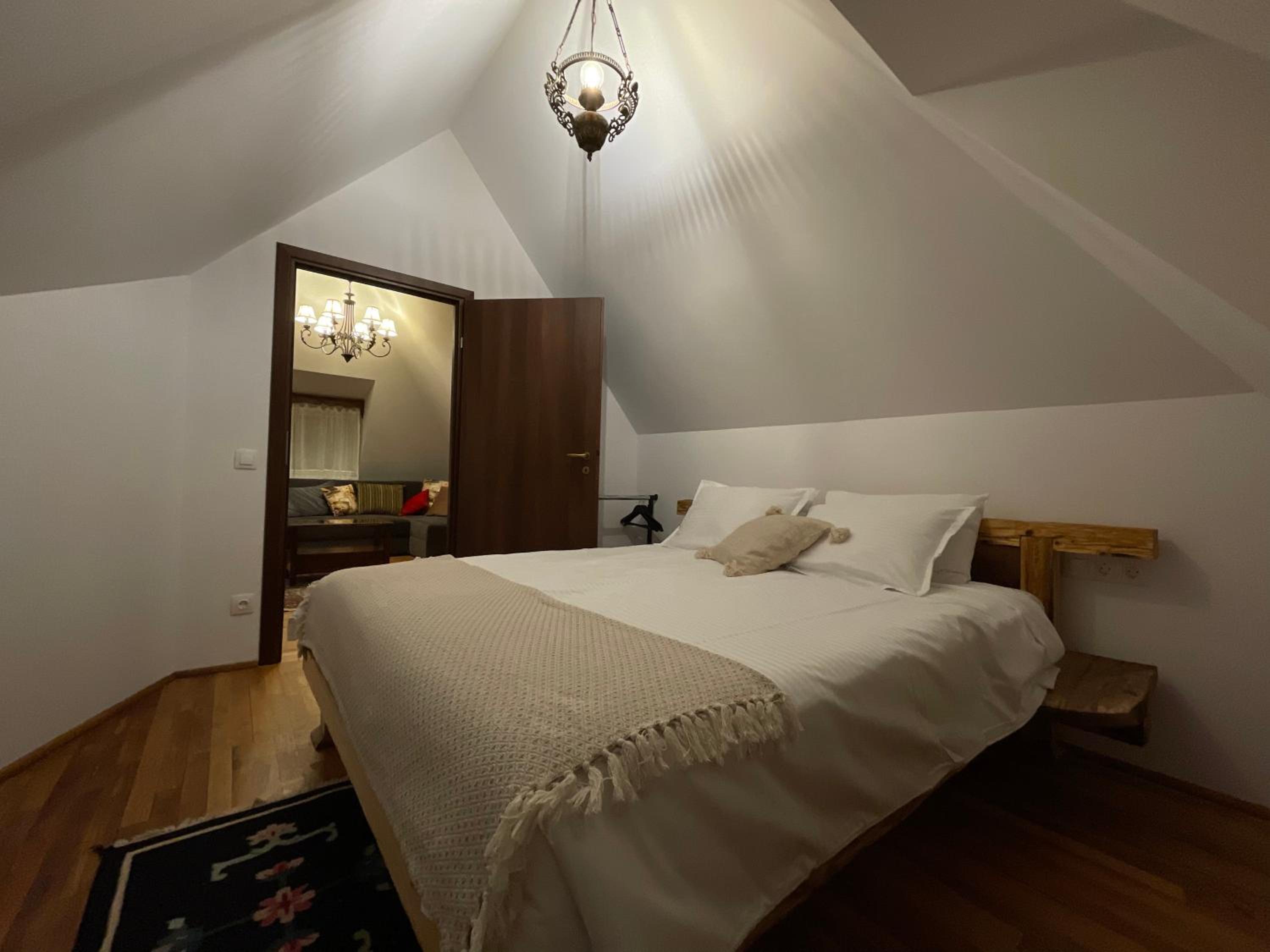 Apartament TISA - CĂTUN view 2
