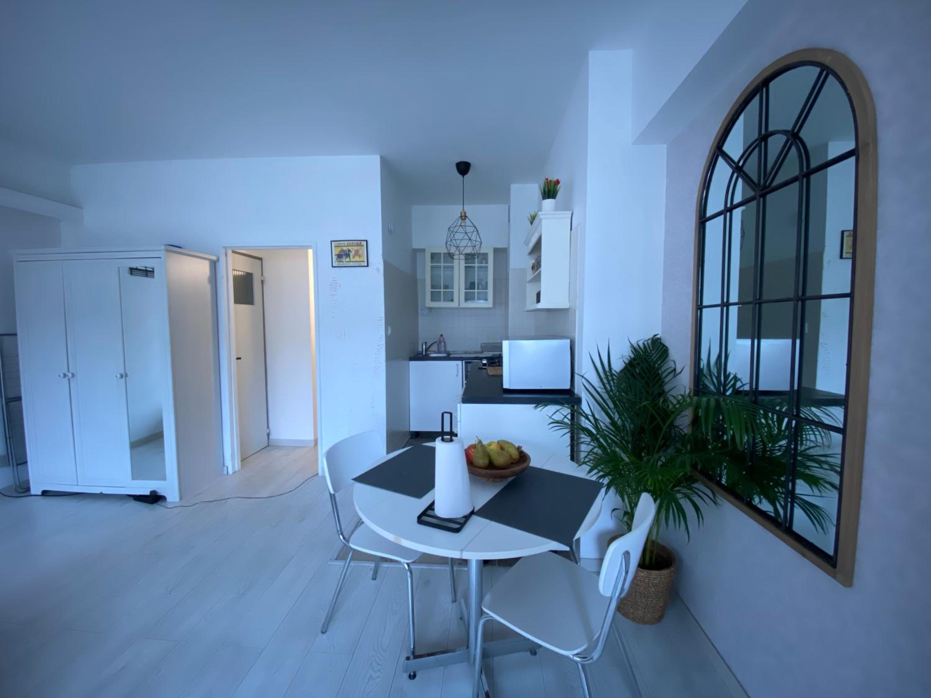 Lovely condo next to European Area