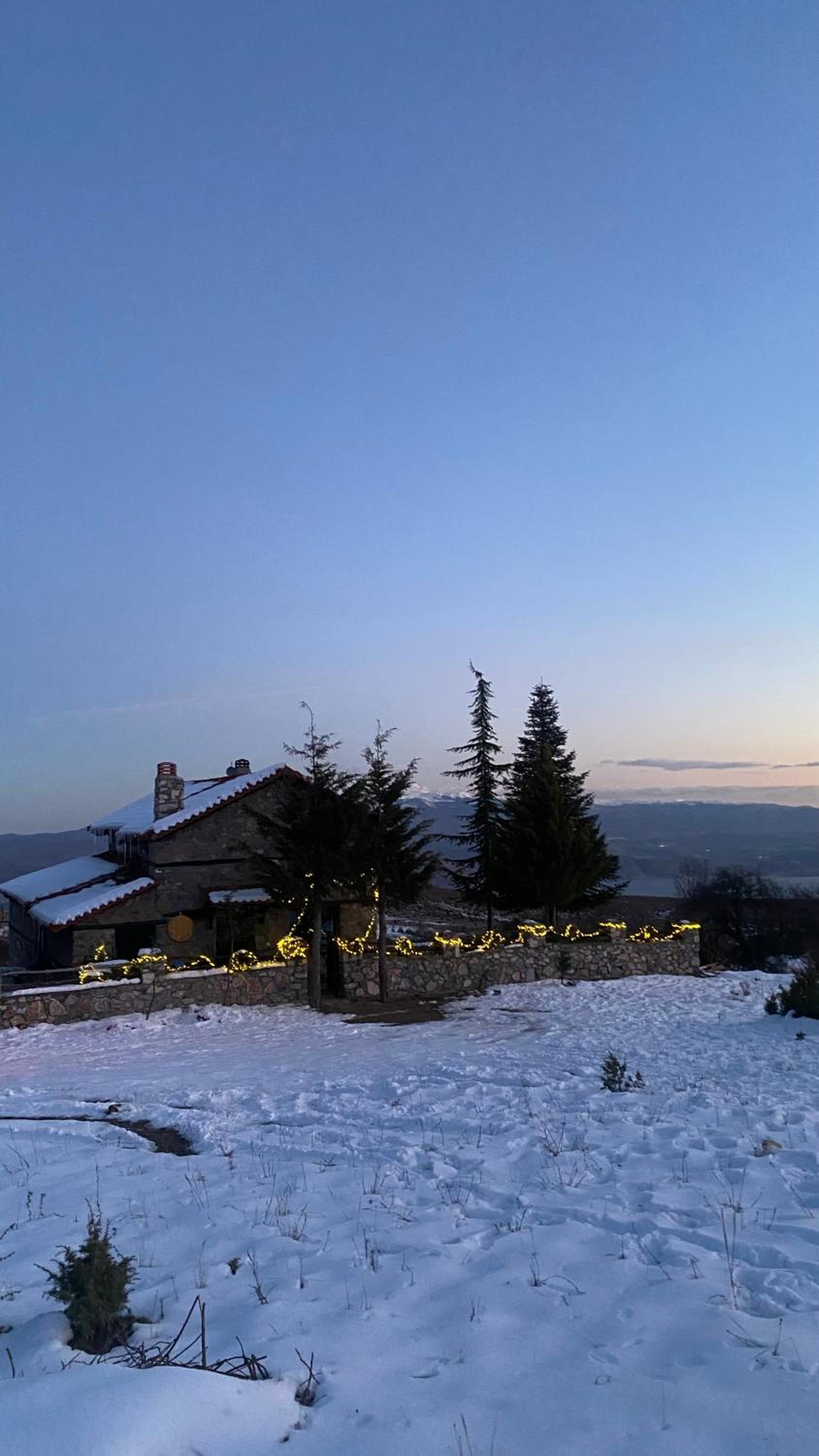 E L chalet. A cosy mountain retreat. view 2