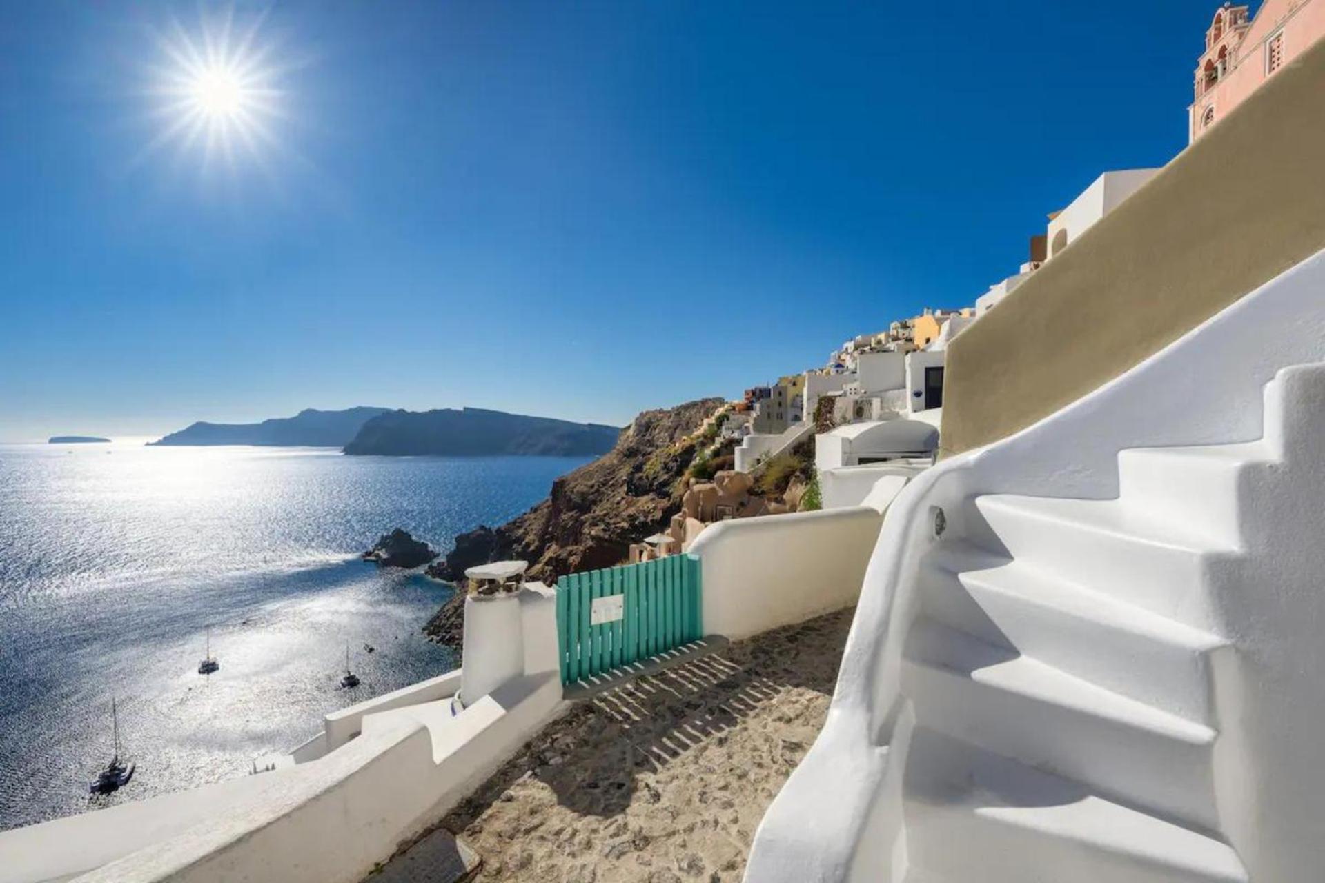 Holiday villa in Oía, Greece photo 4