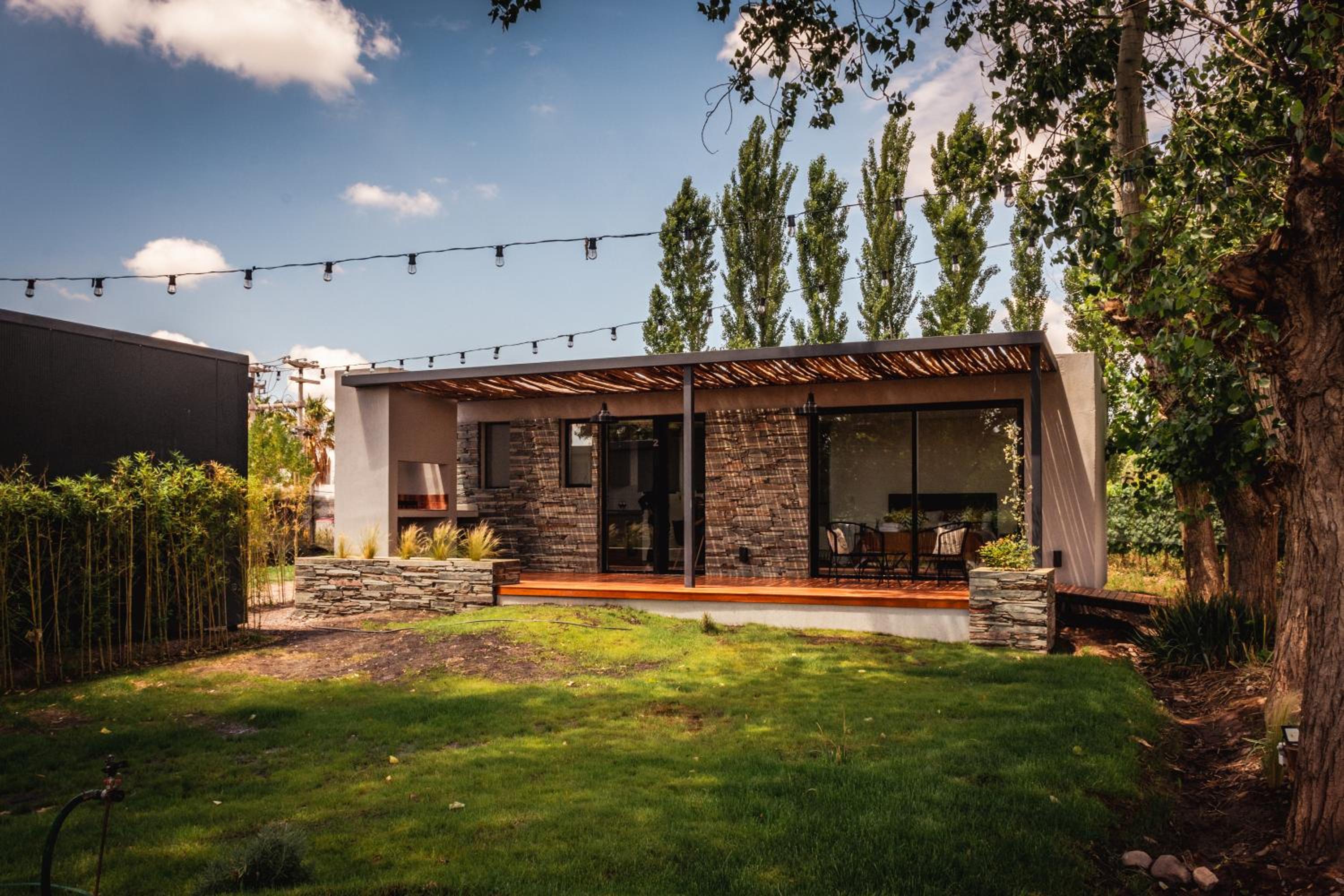 Lodwine Lodge Apartments