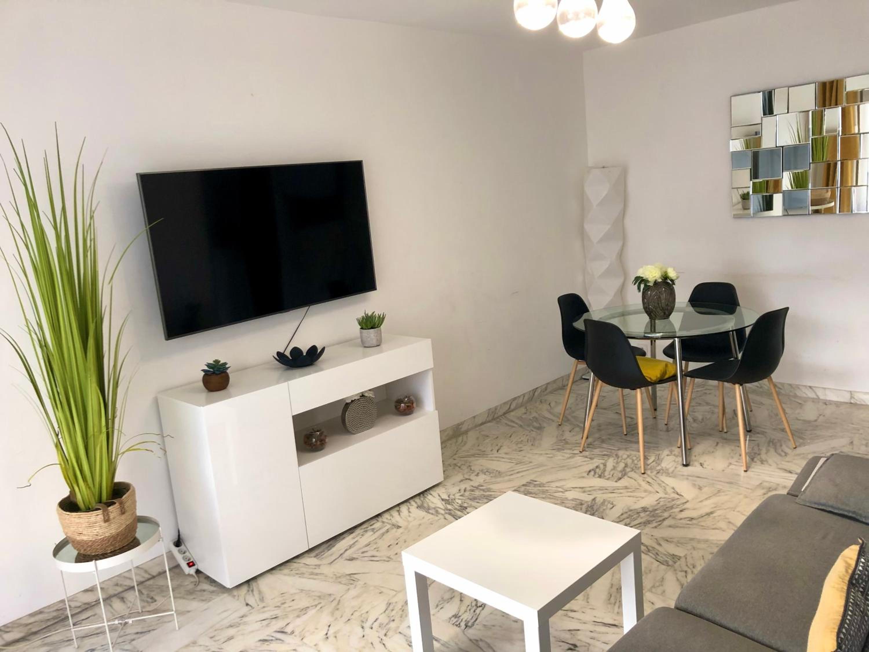 Residences Fleuries - behind Cannes Croisette Bvd photo 2