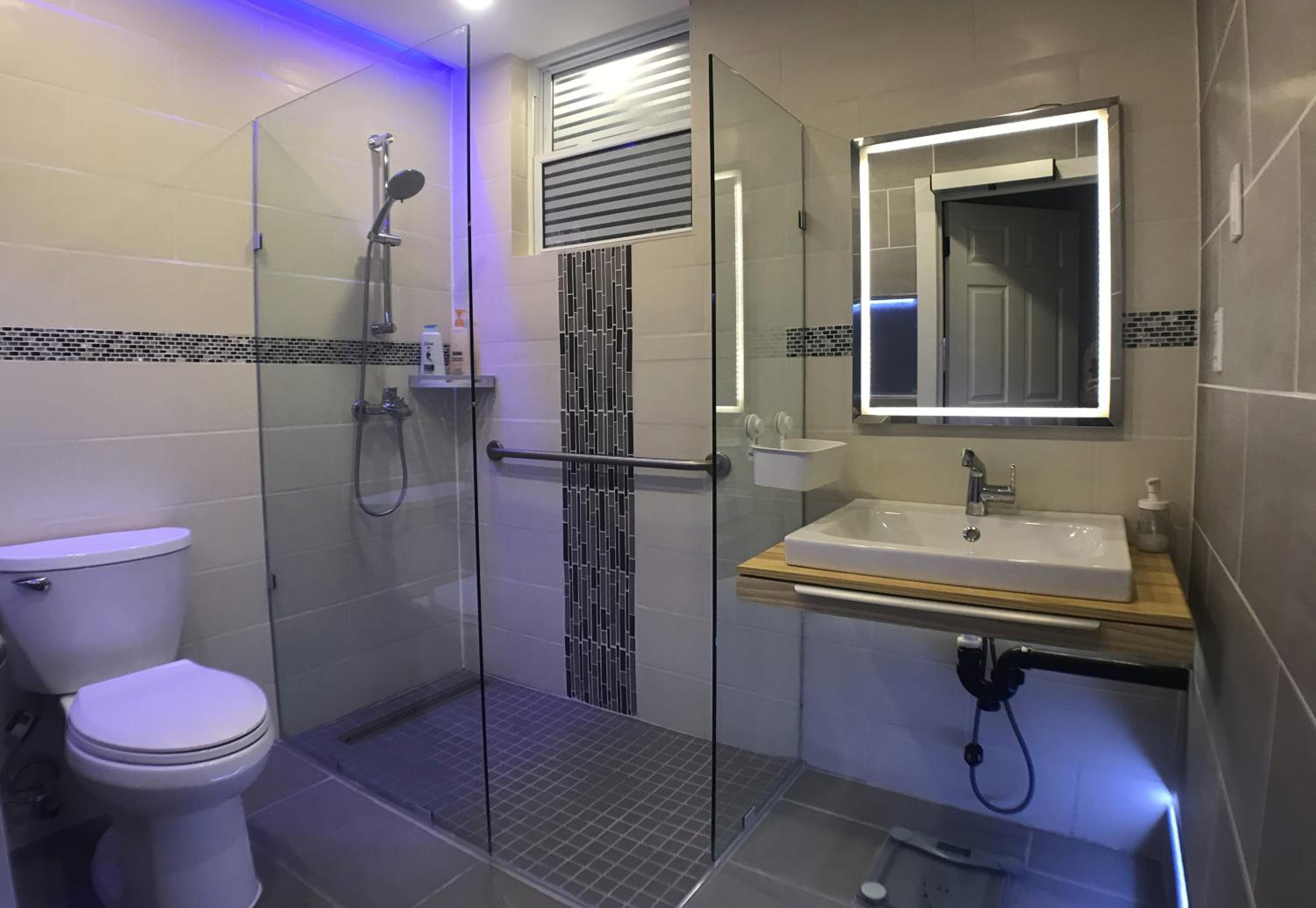 Modern, Cheerful 2BD 1BR Apt+Free parking