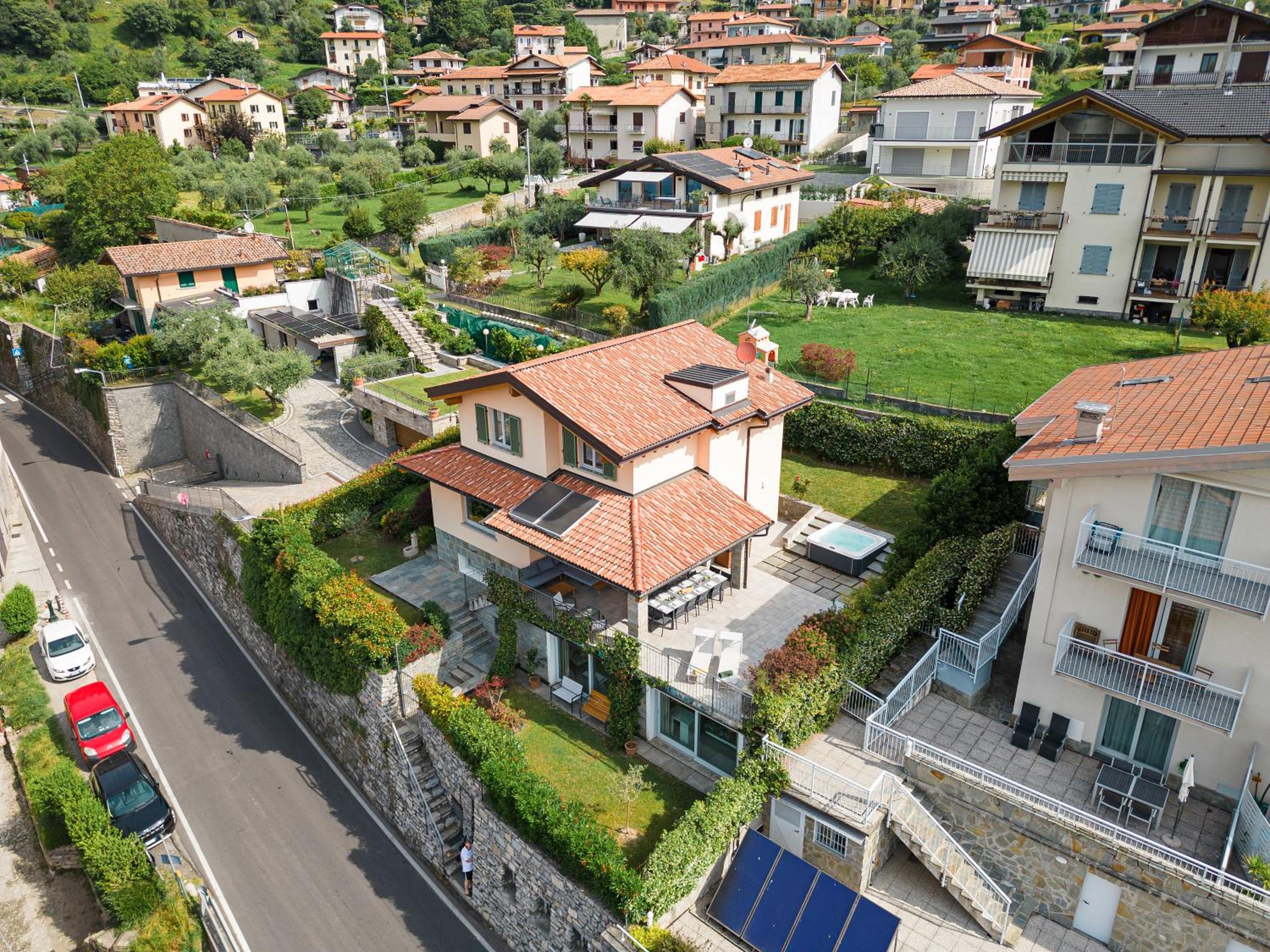 Comacina Villa view 3
