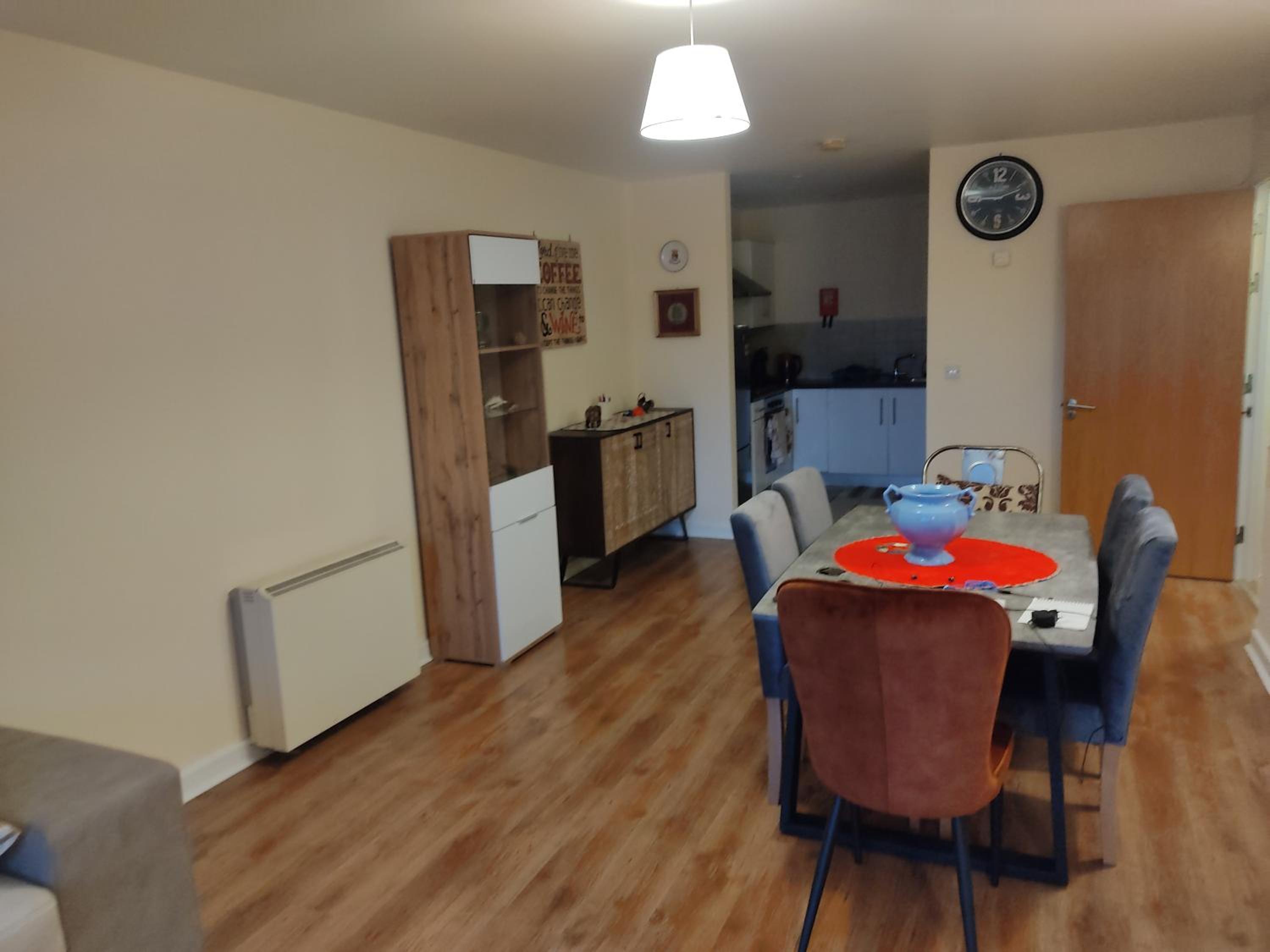 Swallows Nest - spacious bright double bedroom with ensuite bathroom