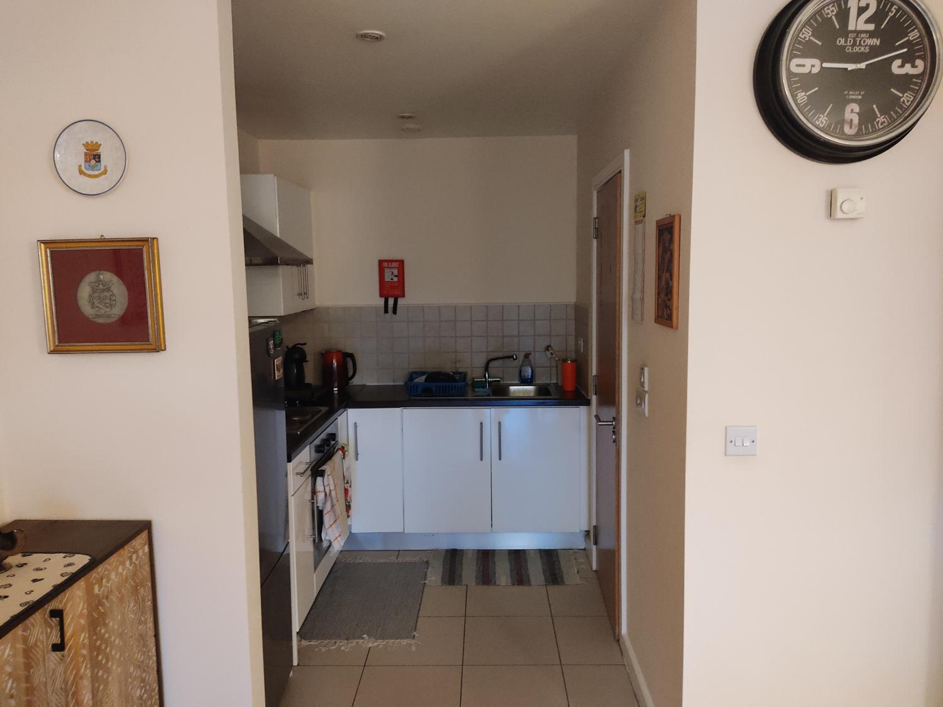 Swallows Nest - spacious bright double bedroom with ensuite bathroom