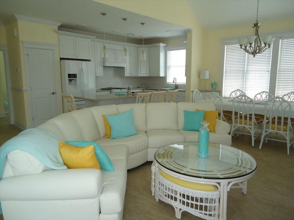 5 Bedroom Ocean Side! view 3