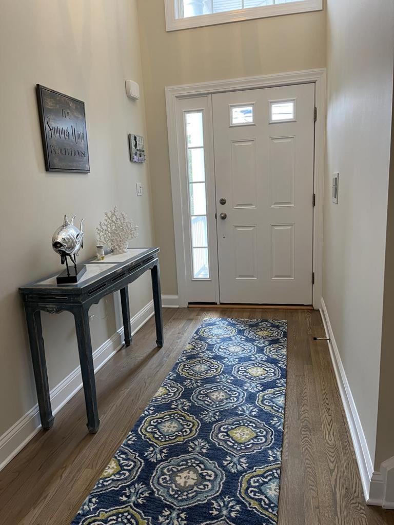 Beautiful 5 Bedroom Home, 3Rd From The Ocean! view 2