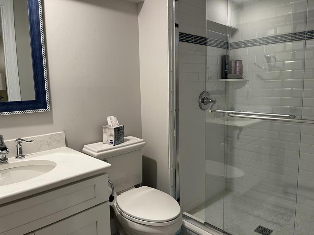 Beautiful 5 Bedroom Home, 3Rd From The Ocean! view 4