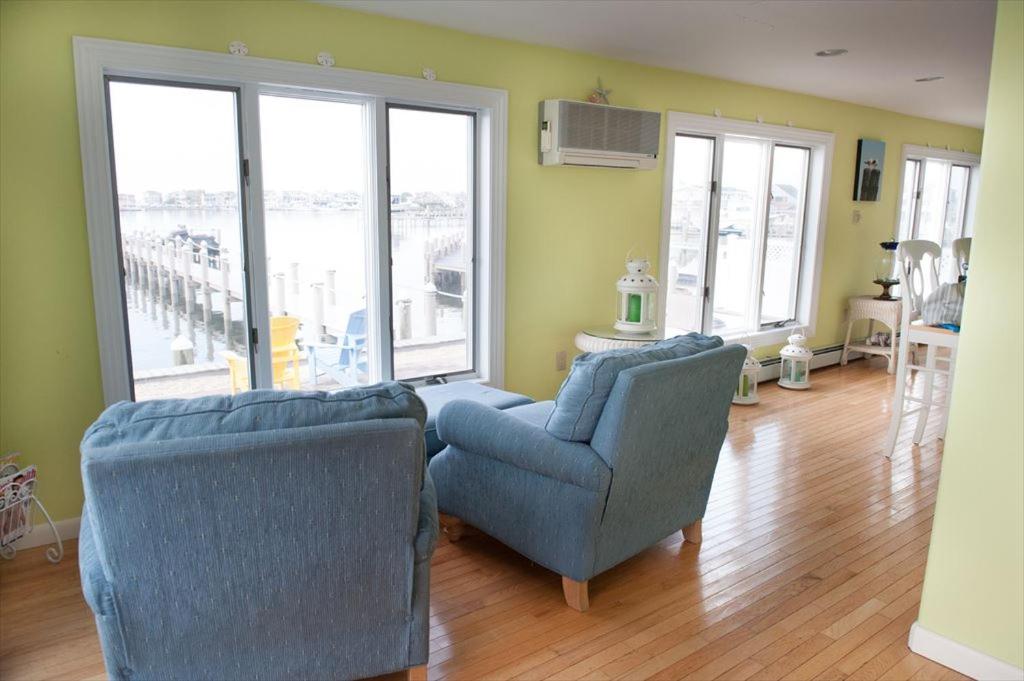 Relax At This 6 Bedroom 3 Bath Bay Front In Surf City view 4