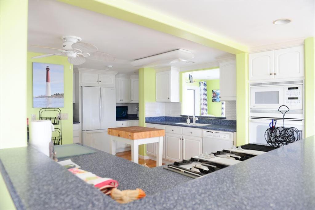 Relax At This 6 Bedroom 3 Bath Bay Front In Surf City view 5