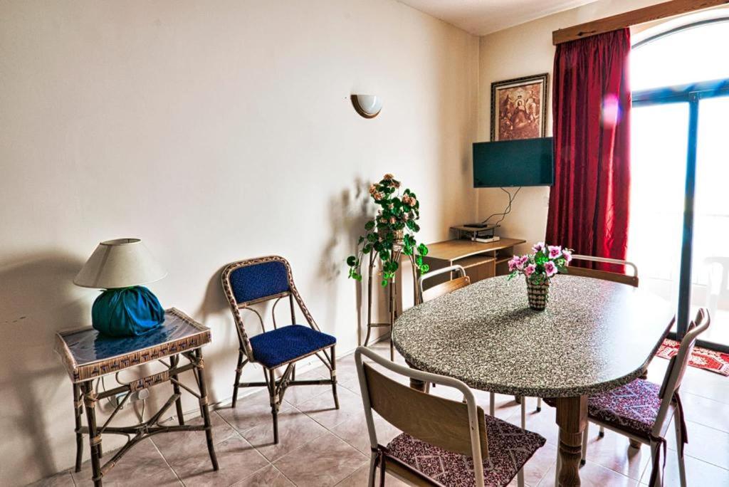 Marsalforn Seaview Apartment in a quiet area view 5