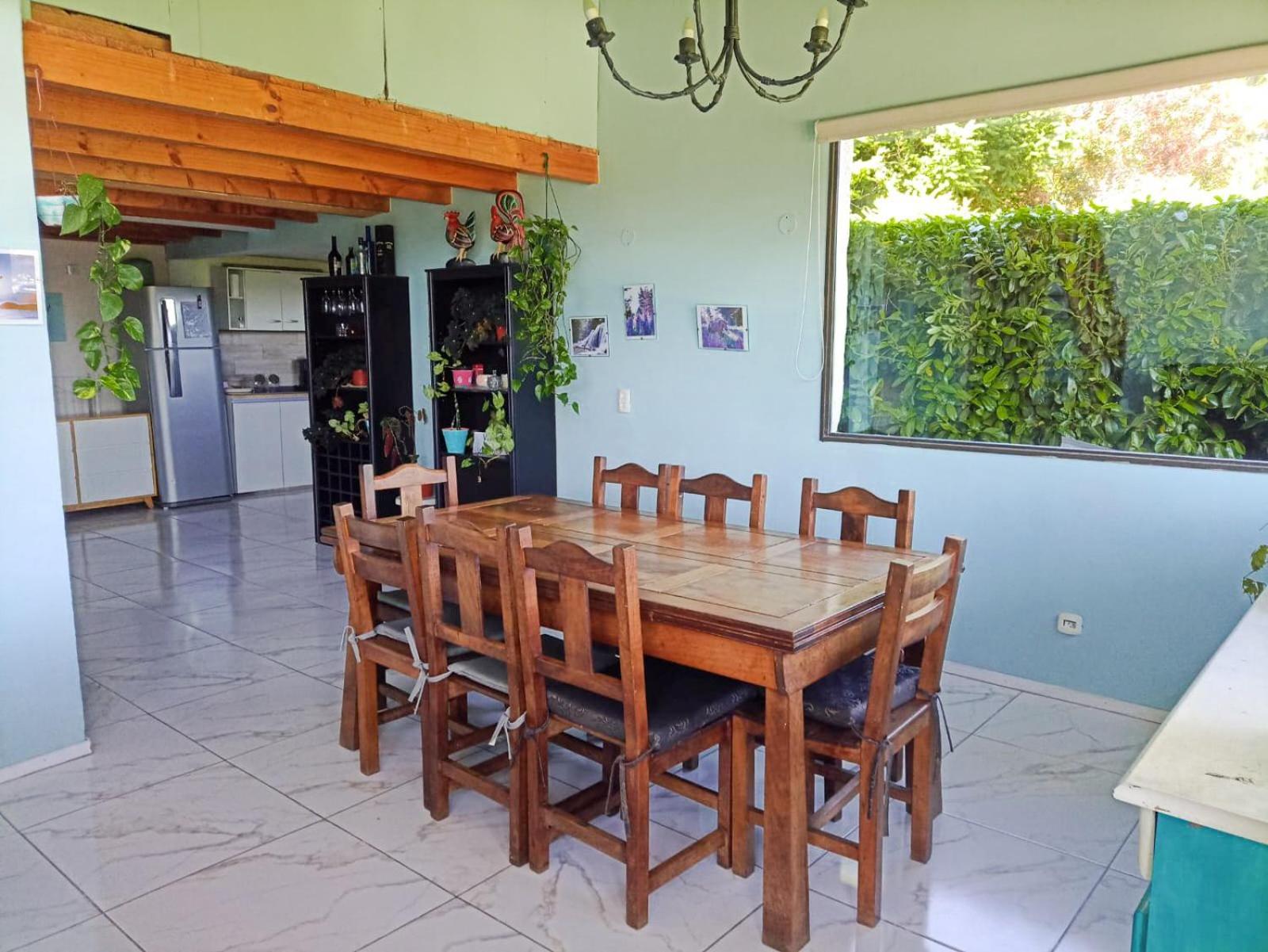 hermosa casa a una cuadra del lago