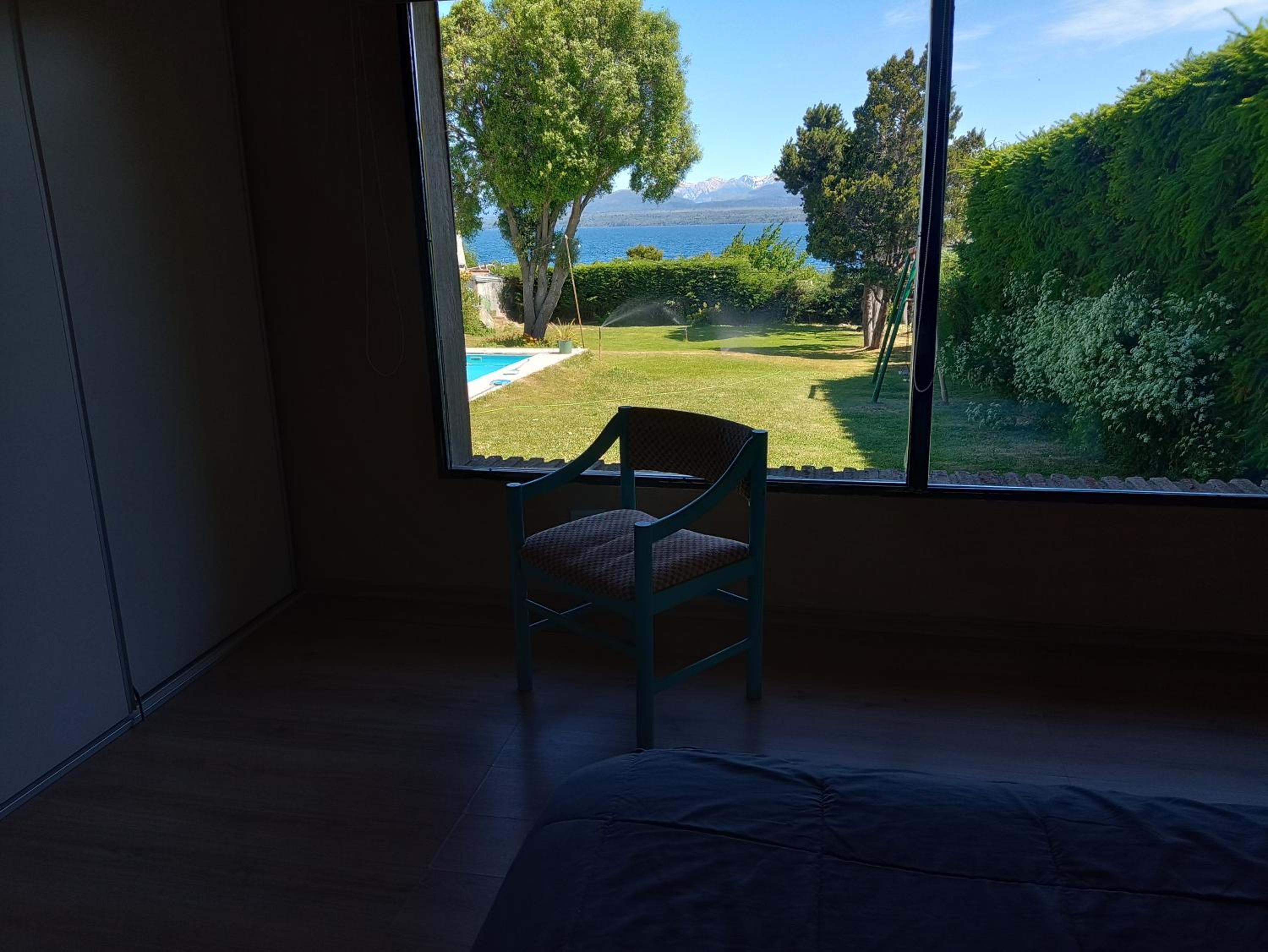 hermosa casa a una cuadra del lago