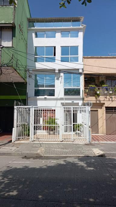 Cómodo apartamento central en Cali sobre la 5ta 301