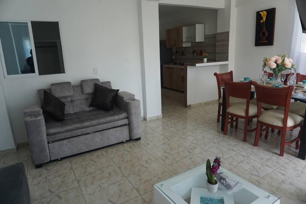 Cómodo apartamento central en Cali sobre la 5ta 301