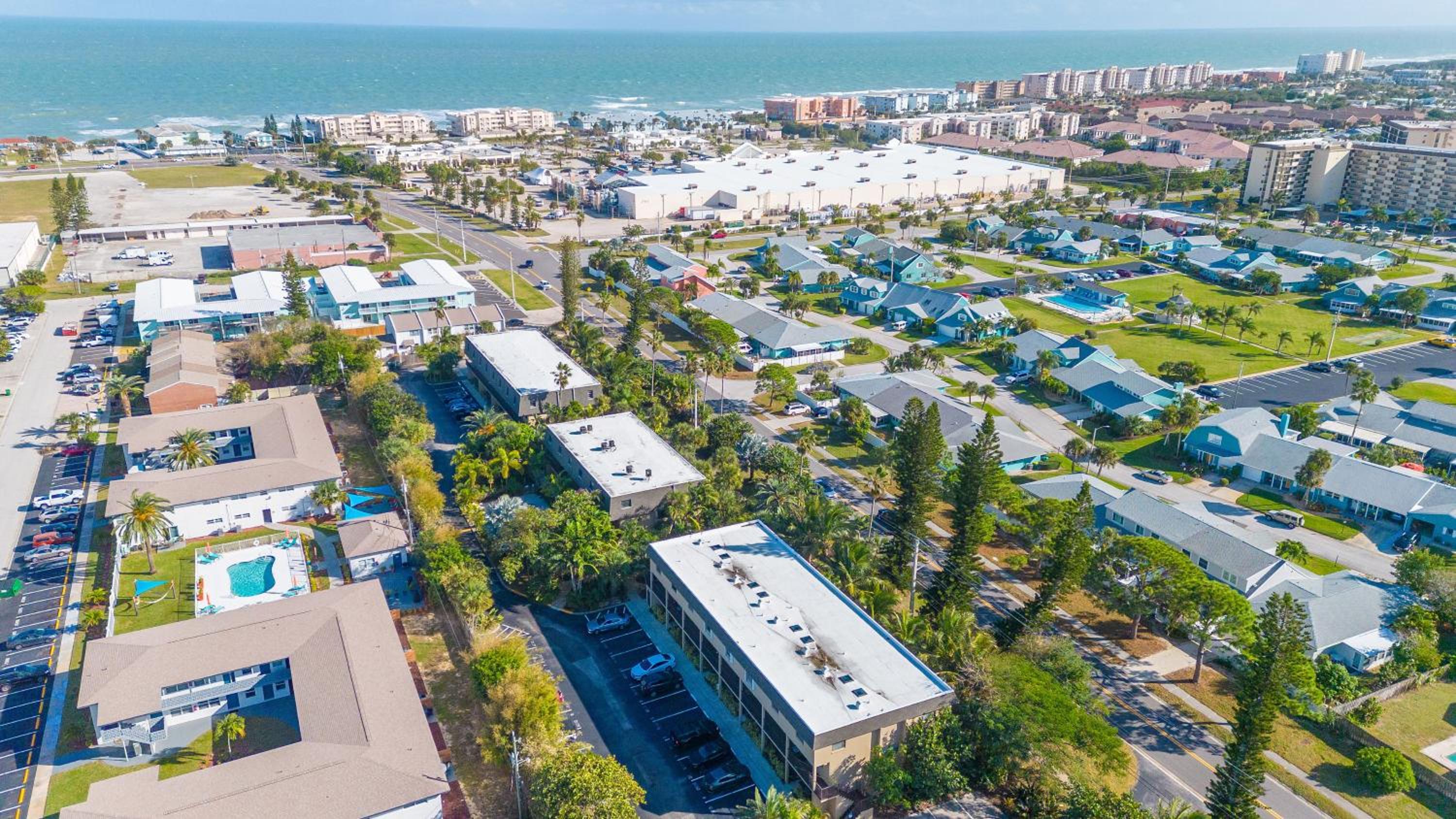 Ocean Escape Cozy Condo with Pool & Free Parking view 3