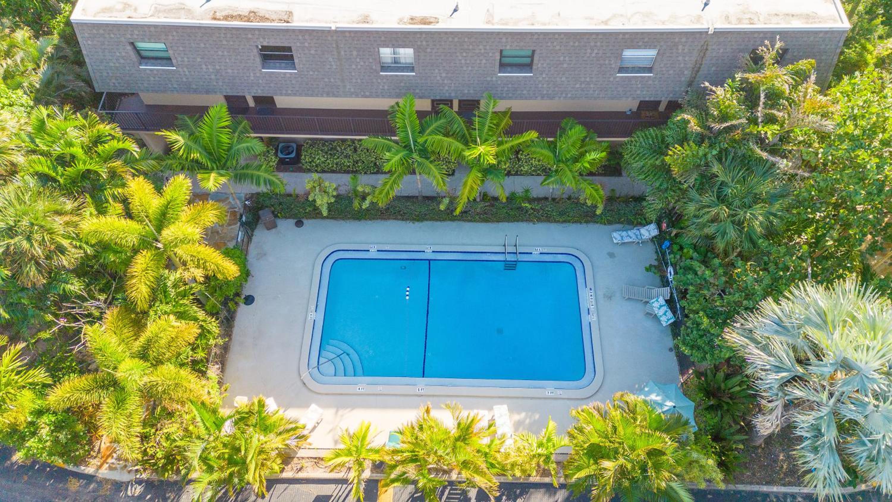 Ocean Escape Cozy Condo with Pool & Free Parking view 4