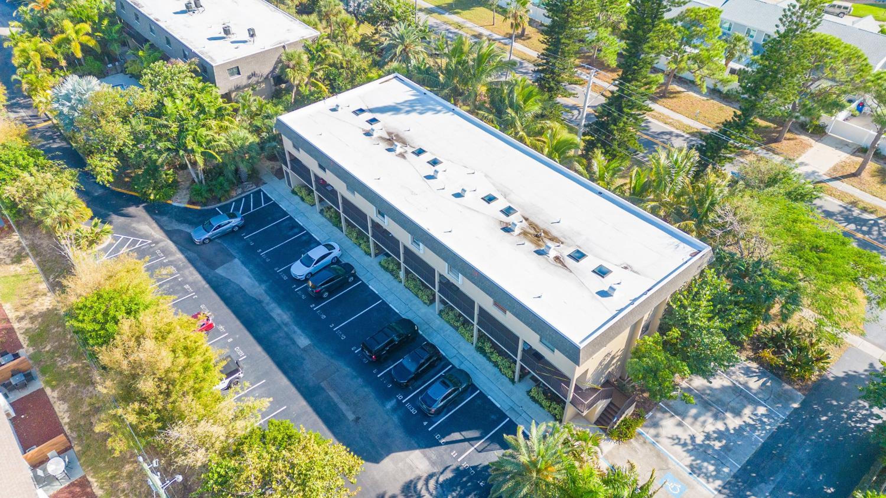 Ocean Escape Cozy Condo with Pool & Free Parking view 5