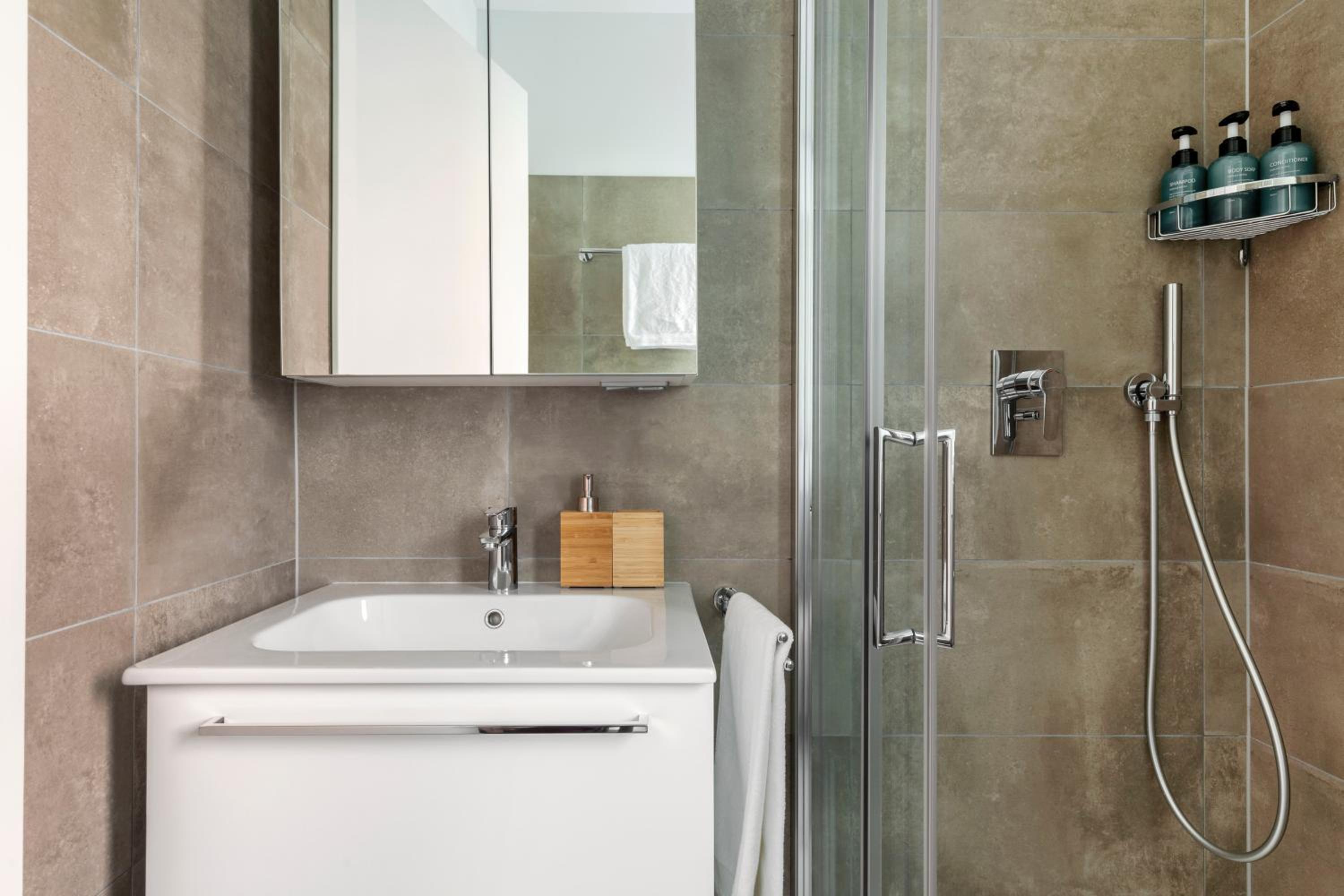 Lugano Superior Suites - Free Parking