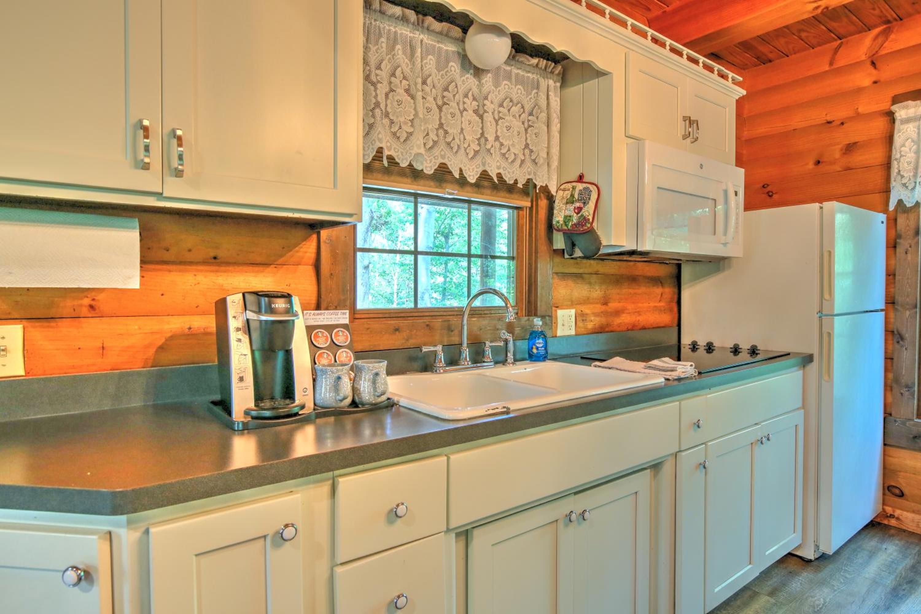 Grapevine Cabin by Amish Country Lodging view 4