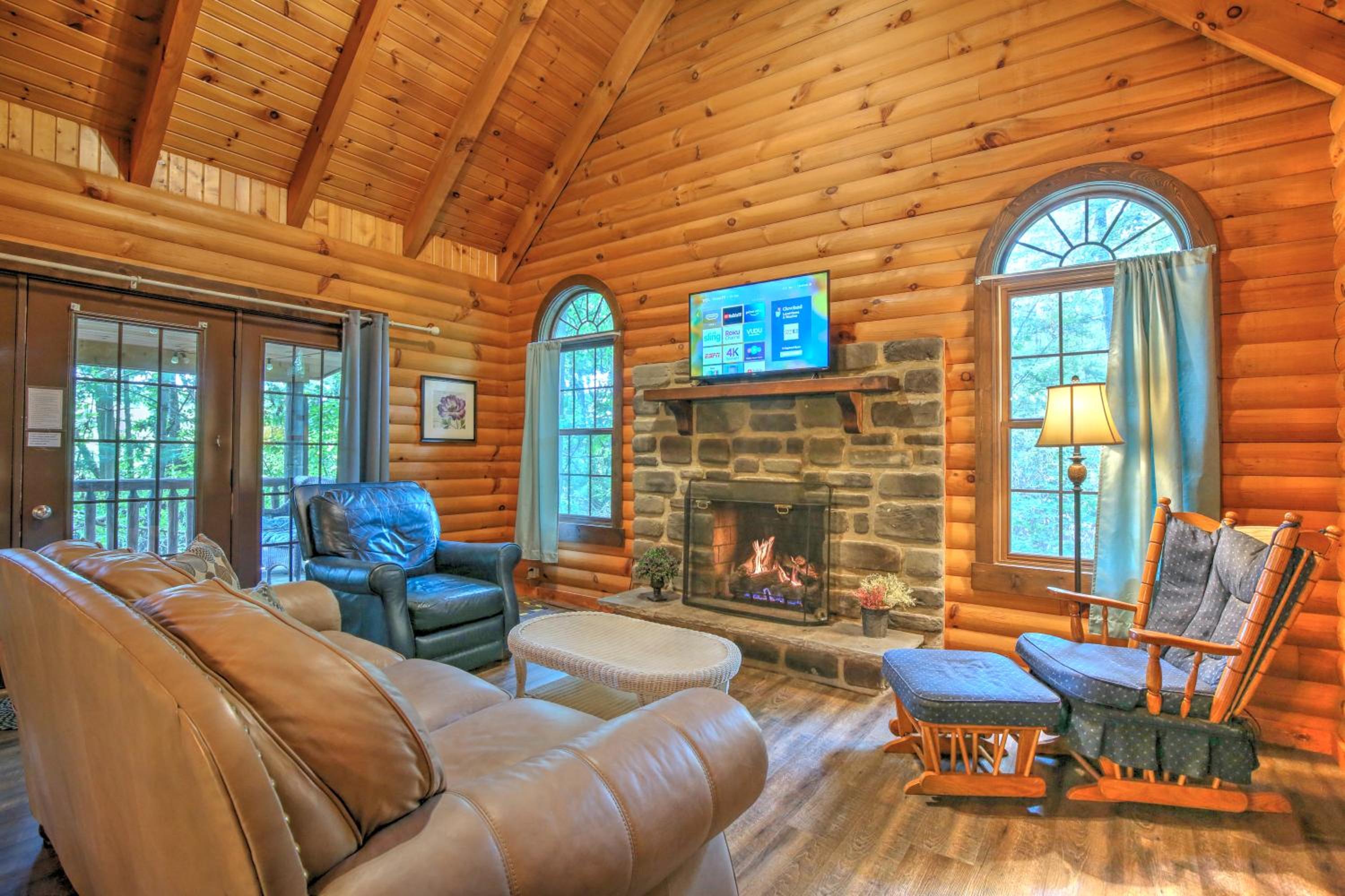 Grapevine Cabin by Amish Country Lodging view 2