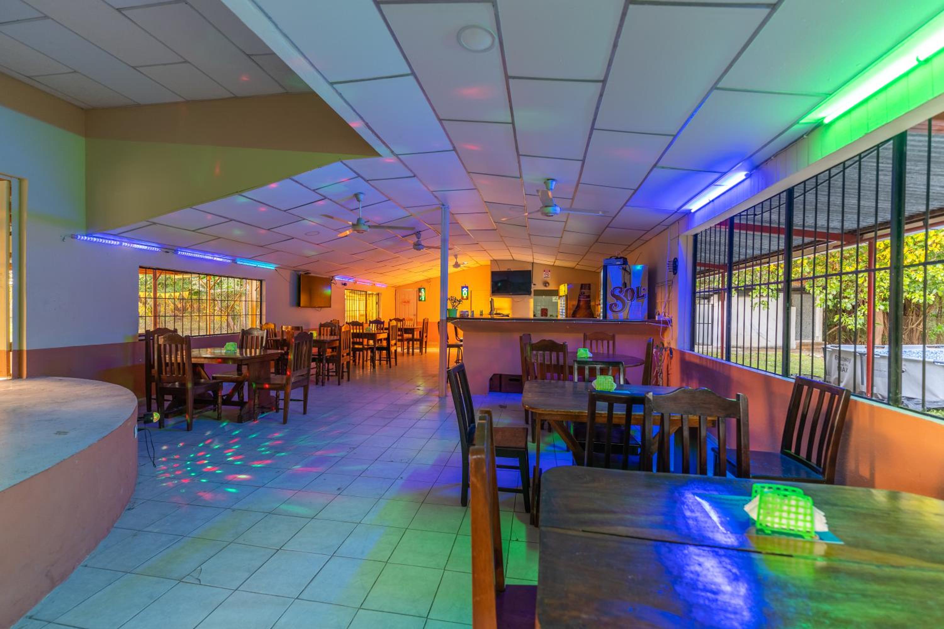 Hotel El Cocobolo Food&Rest Room 3 B&B WiFi AC Pkg Free Swimmingpool
