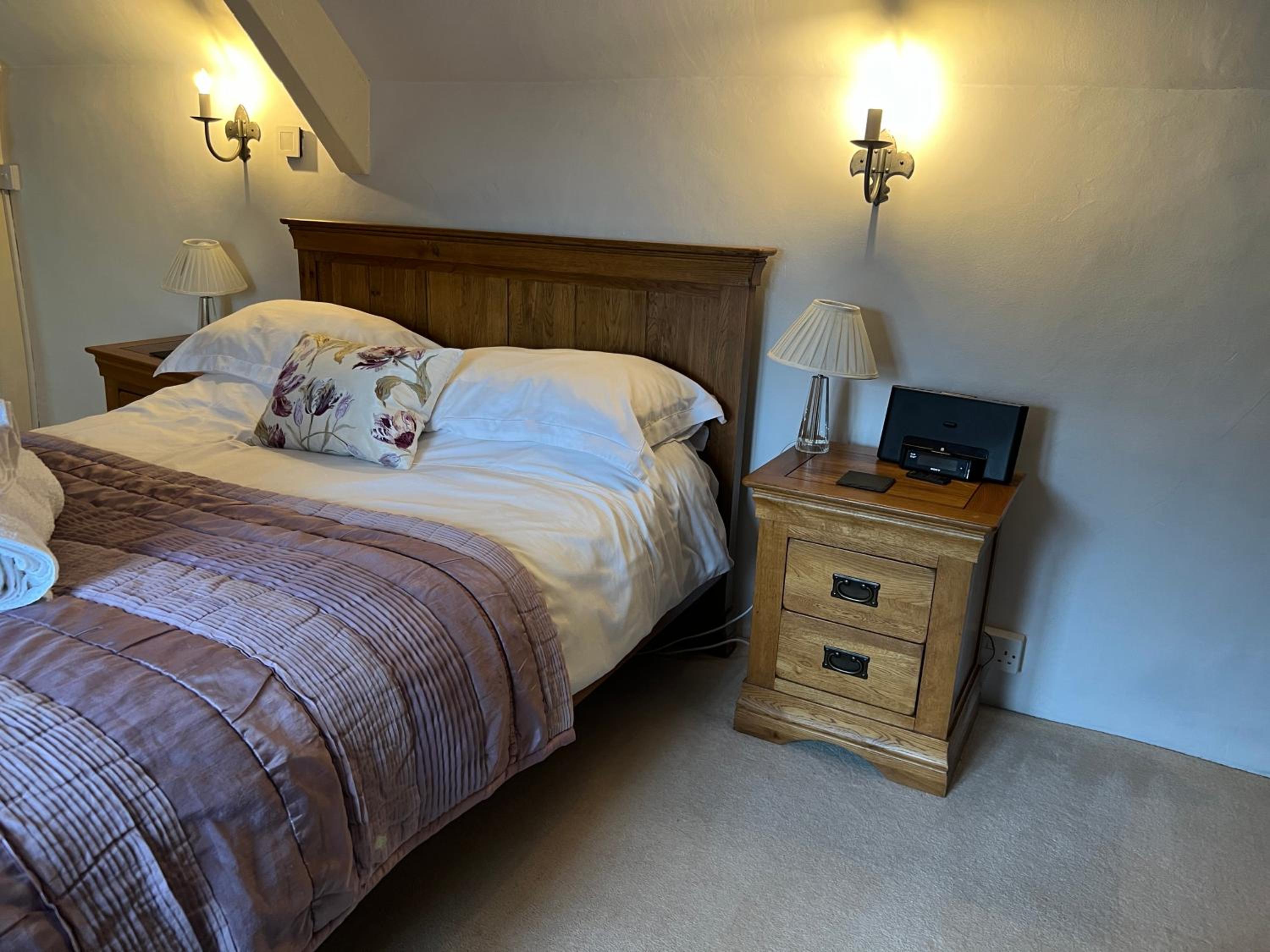 Characterful, Cosy Cotswold Cottage, Folly Cottage view 4