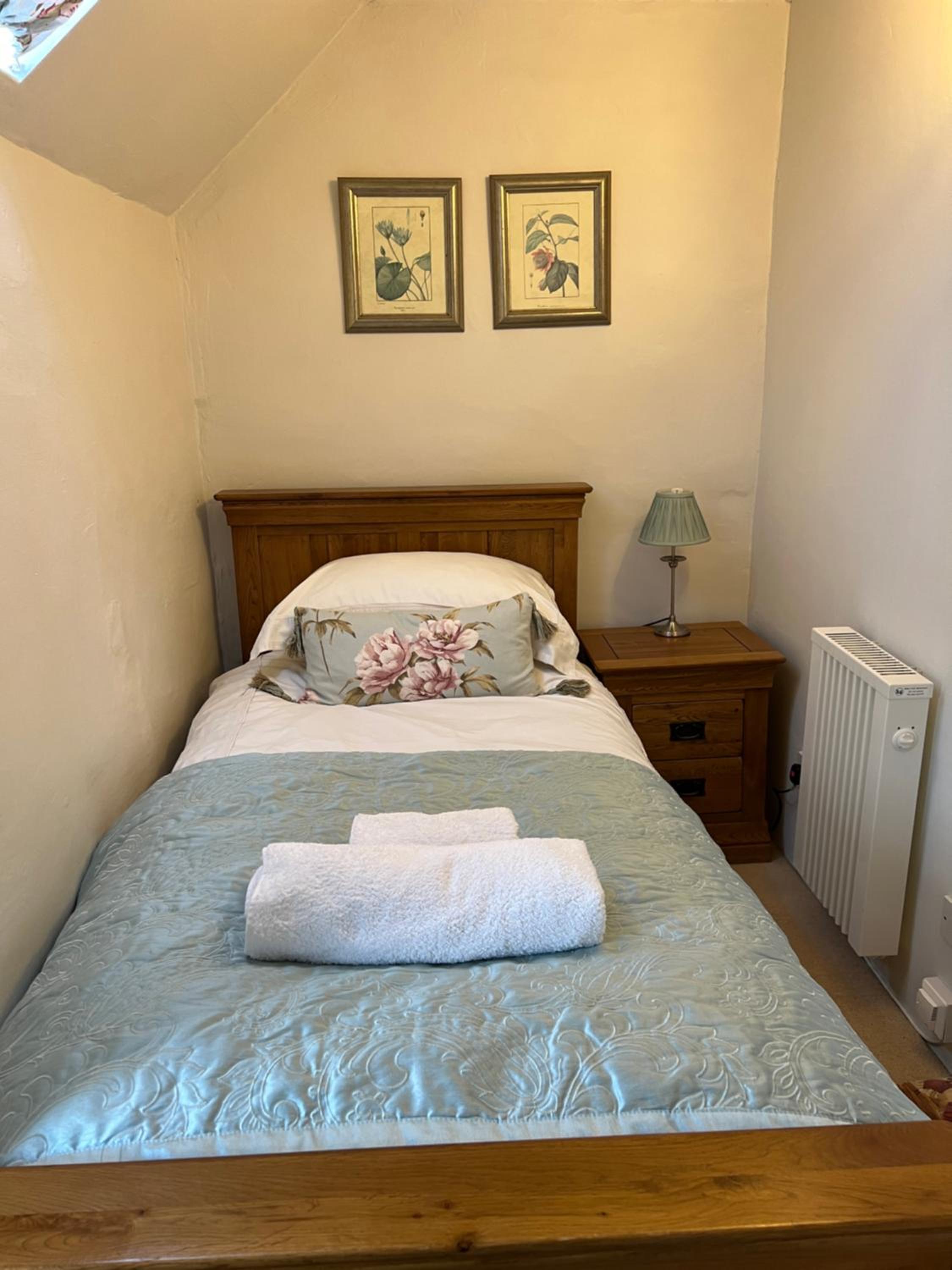 Characterful, Cosy Cotswold Cottage, Folly Cottage view 3